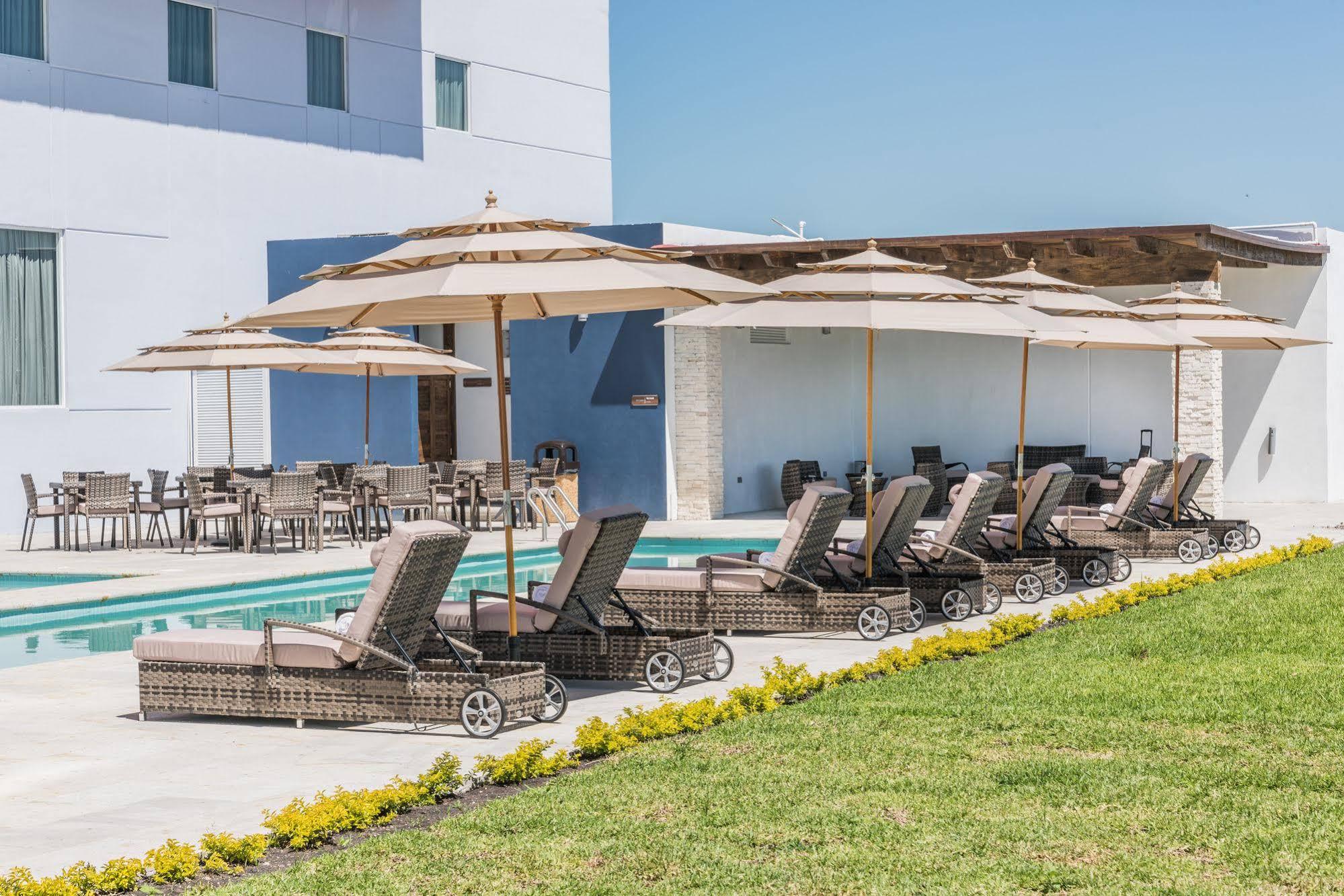 Hampton Inn & Suites By Hilton Salamanca Bajio Exterior foto