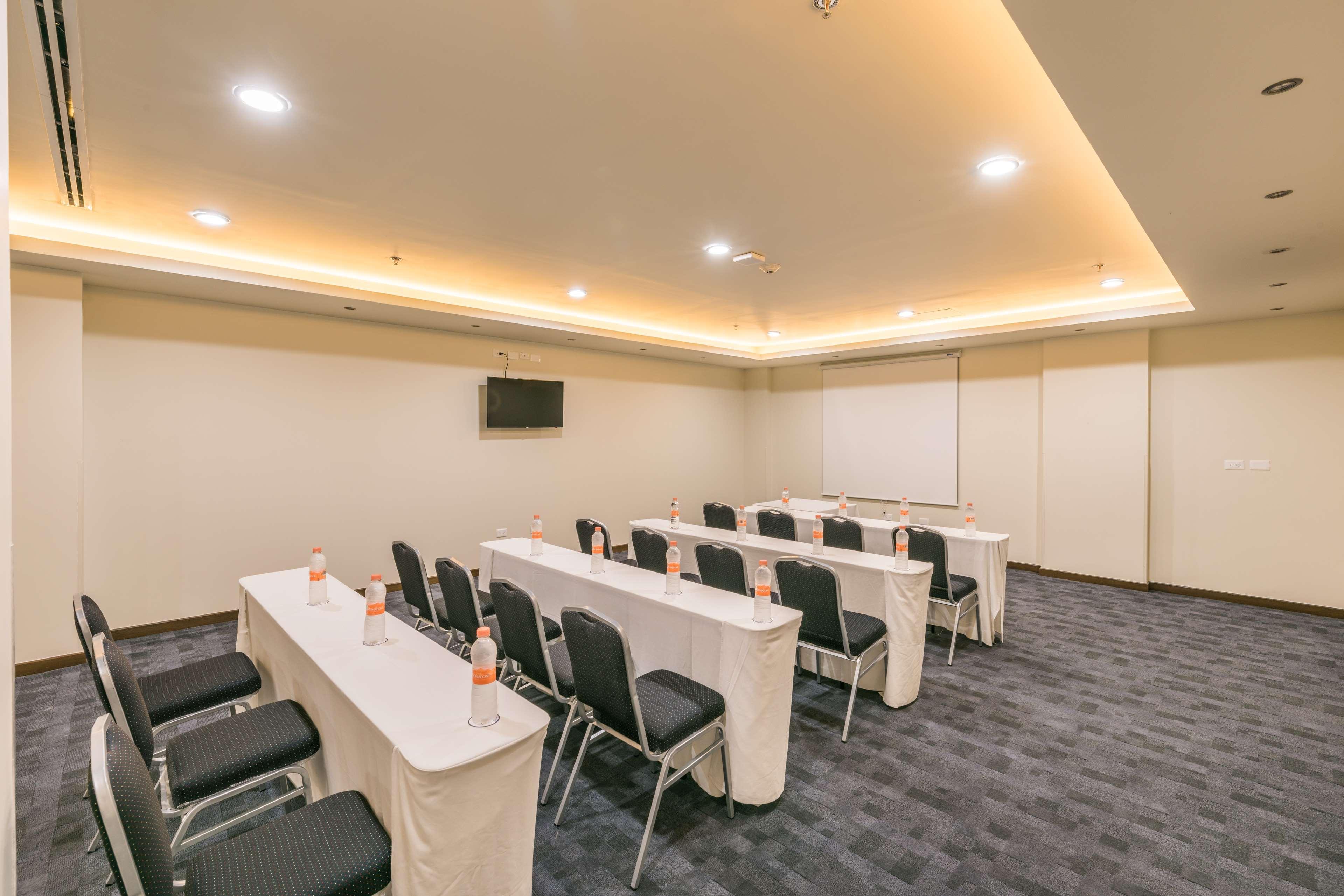 Hampton Inn & Suites By Hilton Salamanca Bajio Exterior foto